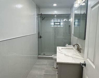 5226 N Bernard Street - Photo Thumbnail 3