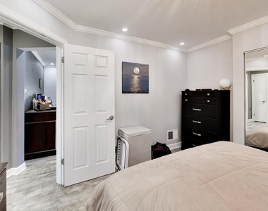 5016 N Mango Avenue - Photo Thumbnail 10