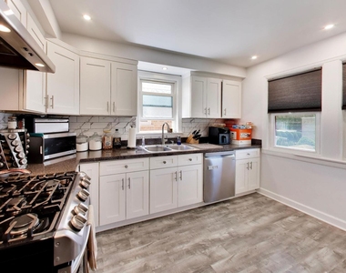 5016 N Mango Avenue - Photo Thumbnail 6