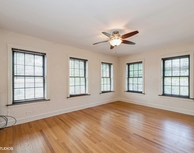 6885 N Overhill Avenue - Photo Thumbnail 2