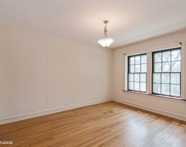 6885 N Overhill Avenue - Photo Thumbnail 3