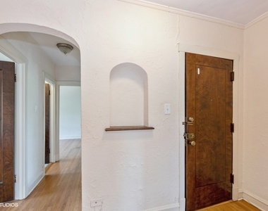 6885 N Overhill Avenue - Photo Thumbnail 7