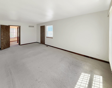905 Abingdon Court - Photo Thumbnail 8