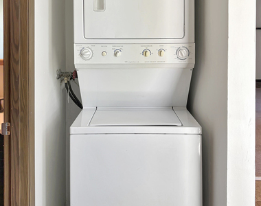 905 Abingdon Court - Photo Thumbnail 4