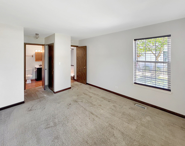 905 Abingdon Court - Photo Thumbnail 3