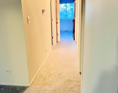 601 Hanover Court - Photo Thumbnail 7