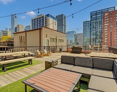 300 W Grand Avenue - Photo Thumbnail 10