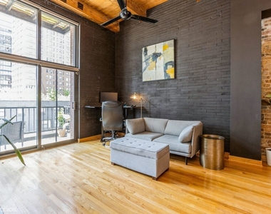300 W Grand Avenue - Photo Thumbnail 1