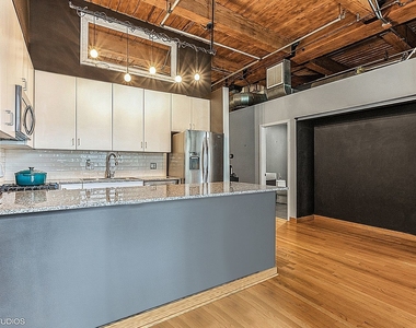 300 W Grand Avenue - Photo Thumbnail 5