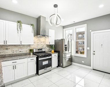 1806 S Trumbull Avenue - Photo Thumbnail 2