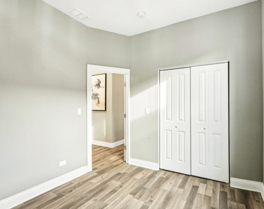 1806 S Trumbull Avenue - Photo Thumbnail 11