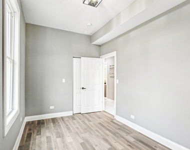 1806 S Trumbull Avenue - Photo Thumbnail 9