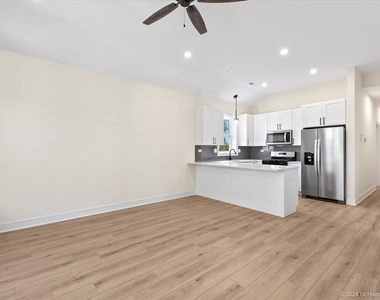 6517 S Drexel Avenue - Photo Thumbnail 2