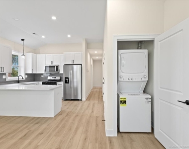 6517 S Drexel Avenue - Photo Thumbnail 8