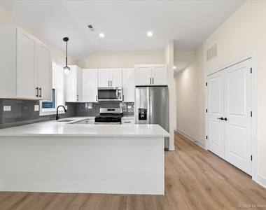 6517 S Drexel Avenue - Photo Thumbnail 4