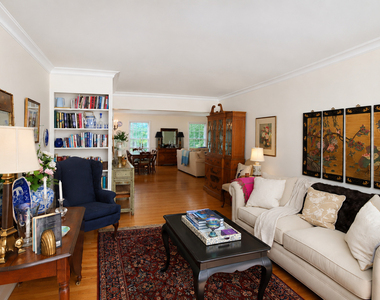 915 N Pine Avenue - Photo Thumbnail 2