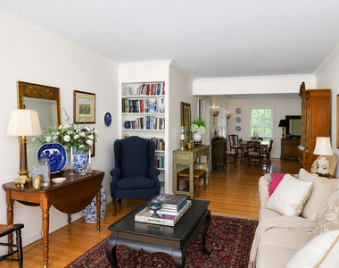 915 N Pine Avenue - Photo Thumbnail 3