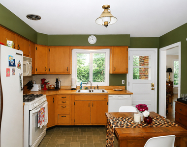 915 N Pine Avenue - Photo Thumbnail 9