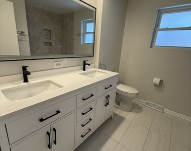 1s526 Nimitz Road - Photo Thumbnail 5