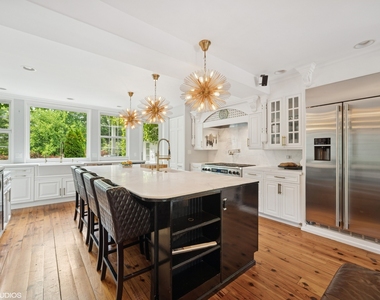 82 Woodley Road - Photo Thumbnail 7