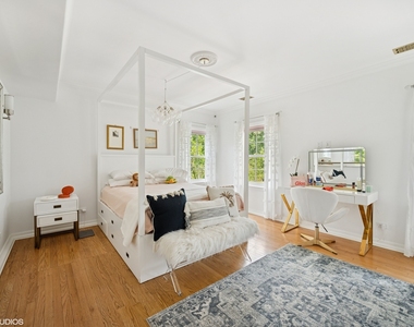 82 Woodley Road - Photo Thumbnail 13