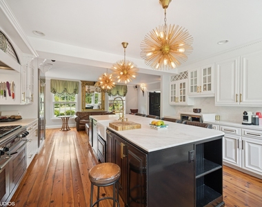 82 Woodley Road - Photo Thumbnail 8
