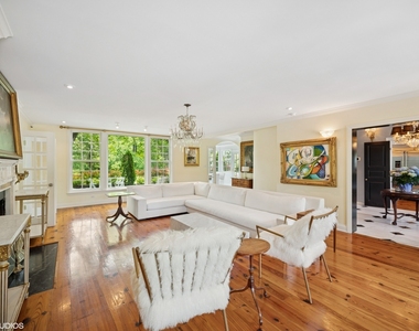82 Woodley Road - Photo Thumbnail 4