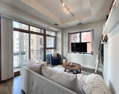 212 W Washington Street - Photo Thumbnail 1