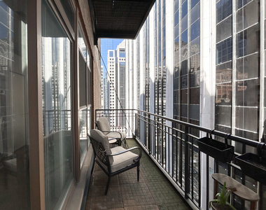212 W Washington Street - Photo Thumbnail 7
