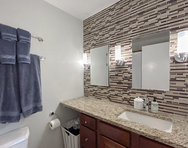 212 W Washington Street - Photo Thumbnail 3