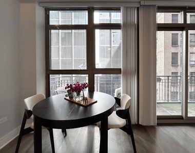212 W Washington Street - Photo Thumbnail 6