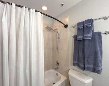 212 W Washington Street - Photo Thumbnail 4