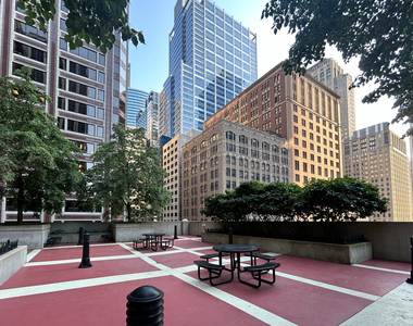 212 W Washington Street - Photo Thumbnail 9