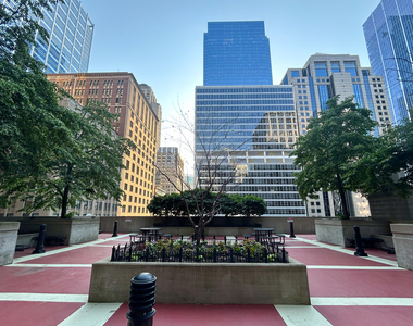 212 W Washington Street - Photo Thumbnail 10