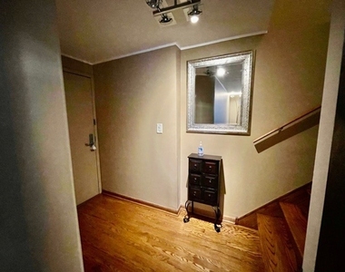 1221 N Dearborn Street - Photo Thumbnail 17