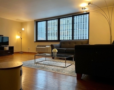 1221 N Dearborn Street - Photo Thumbnail 3