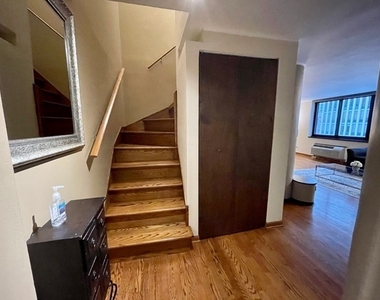 1221 N Dearborn Street - Photo Thumbnail 18