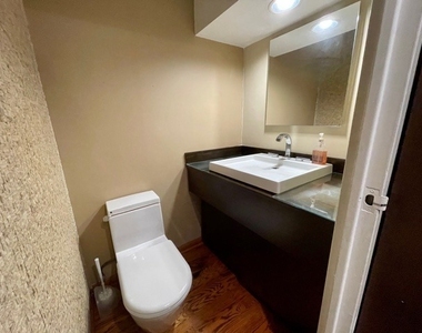 1221 N Dearborn Street - Photo Thumbnail 13