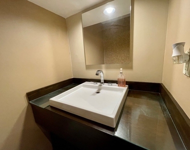 1221 N Dearborn Street - Photo Thumbnail 14