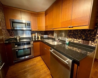 1221 N Dearborn Street - Photo Thumbnail 12