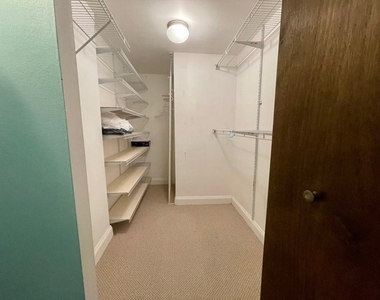 1221 N Dearborn Street - Photo Thumbnail 21