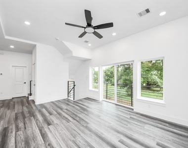 2709 Dennis Street - Photo Thumbnail 12