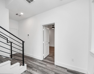 2709 Dennis Street - Photo Thumbnail 6