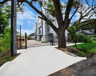 2709 Dennis Street - Photo Thumbnail 4
