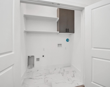 2709 Dennis Street - Photo Thumbnail 27