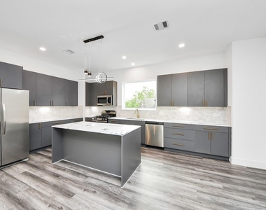 2709 Dennis Street - Photo Thumbnail 16