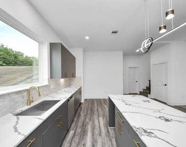2709 Dennis Street - Photo Thumbnail 20
