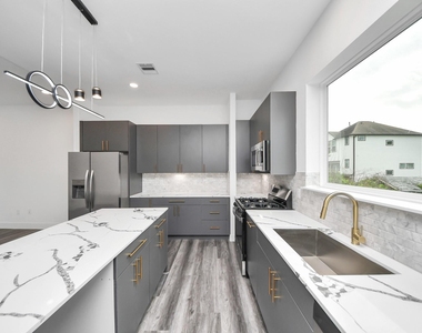 2709 Dennis Street - Photo Thumbnail 22