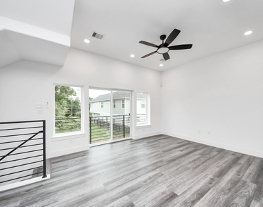 2709 Dennis Street - Photo Thumbnail 11