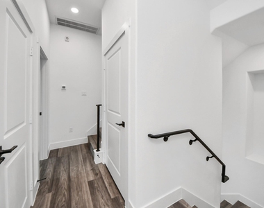 2709 Dennis Street - Photo Thumbnail 36